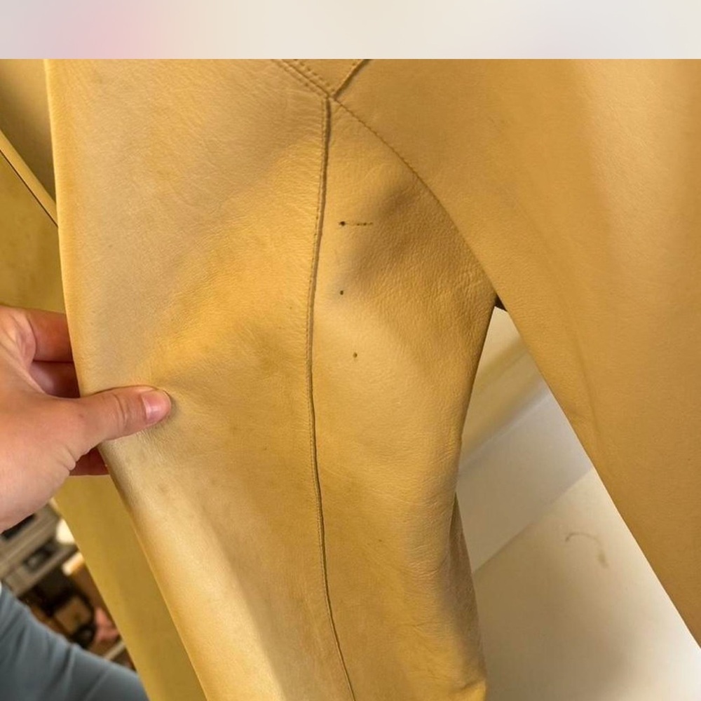 Women's Burberry leather coat - Picture 5 of 9